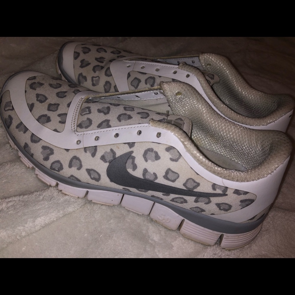 RARE SNOW LEOPARD NIKE FREE 5.0 SHOES